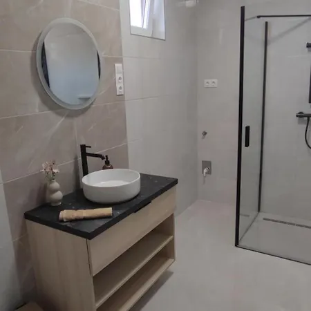 アパート Meda シャールヴァール